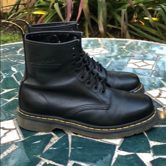 Dr. Martens 1460 Greasy Leather Boots Men US 8 - Picture 3 of 8